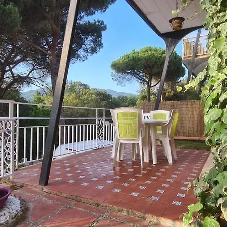 Belda Familiar Junto A Pinedas Mediterraneas *